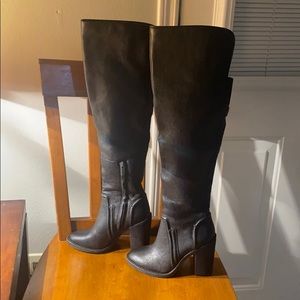 Vince Camuto boots size 4